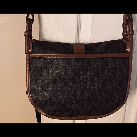 Used a few times like new in great shape used 2x make an offer 👜 - Picture 3 of 5